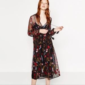Zara LONG FLORAL EMBROIDERED DRESS
